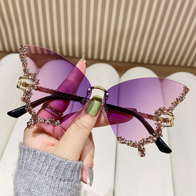 butterfly sunglasses in summer 2025. Different colors bring you different experiences, suitable for different scenes such as travel, play, party, dance, beach, shopping, etc.