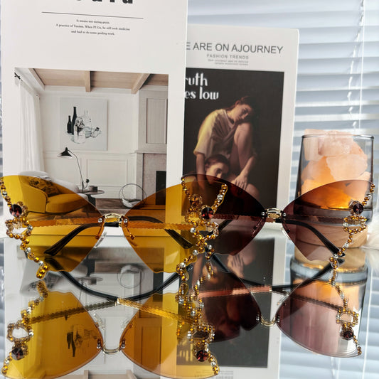 butterfly sunglasses in summer 2025. Different colors bring you different experiences, suitable for different scenes such as travel, play, party, dance, beach, shopping, etc.