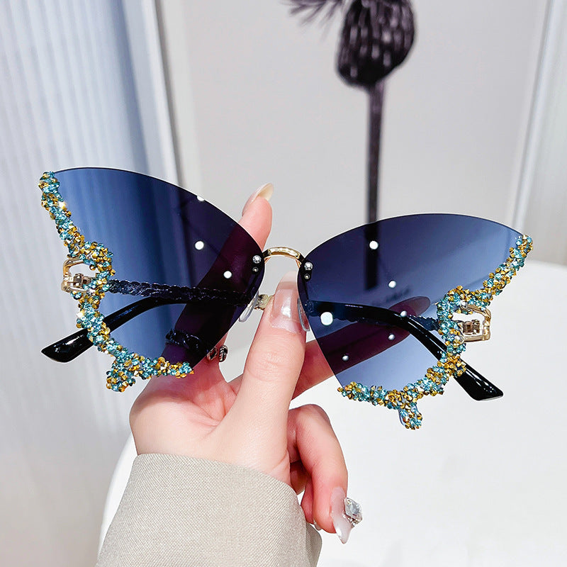 butterfly sunglasses in summer 2025. Different colors bring you different experiences, suitable for different scenes such as travel, play, party, dance, beach, shopping, etc.
