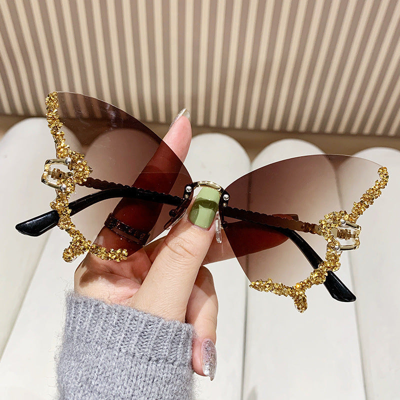 butterfly sunglasses in summer 2025. Different colors bring you different experiences, suitable for different scenes such as travel, play, party, dance, beach, shopping, etc.