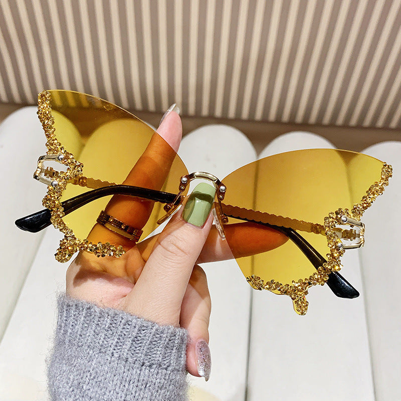 butterfly sunglasses in summer 2025. Different colors bring you different experiences, suitable for different scenes such as travel, play, party, dance, beach, shopping, etc.